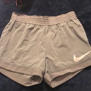 EUC Nike shorts with pockets!